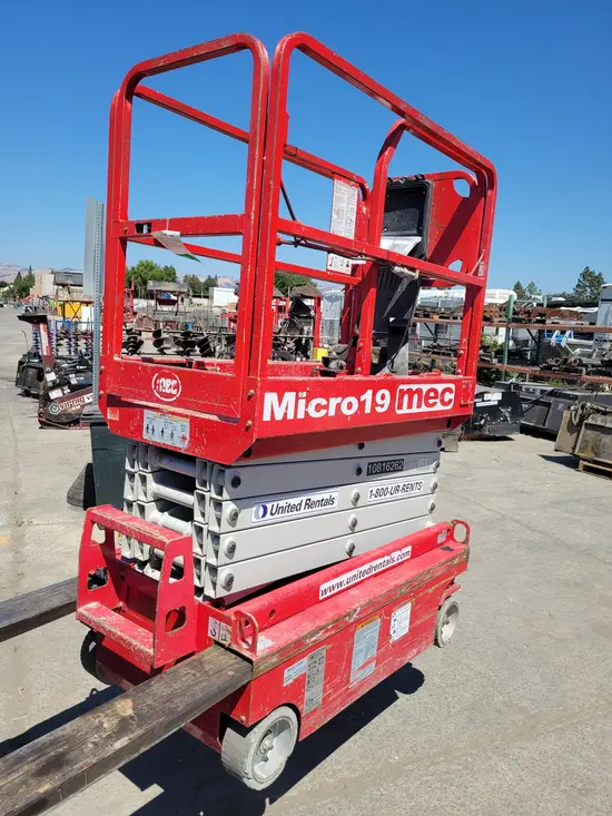 2018 MEC MICRO 19 Scissor Lift