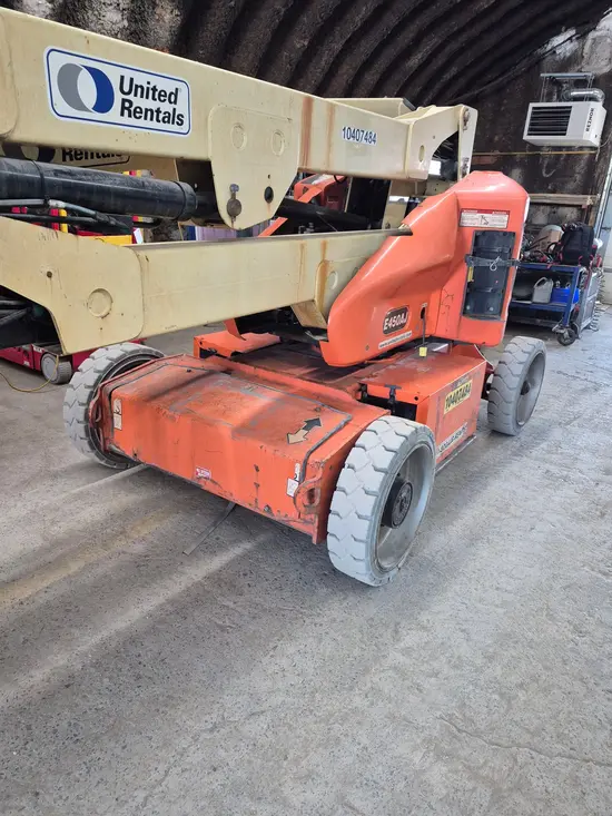 2015 JLG E450AJ Articulating Boom Lift