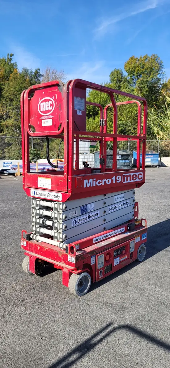 2018 MEC MICRO 19 Scissor Lift
