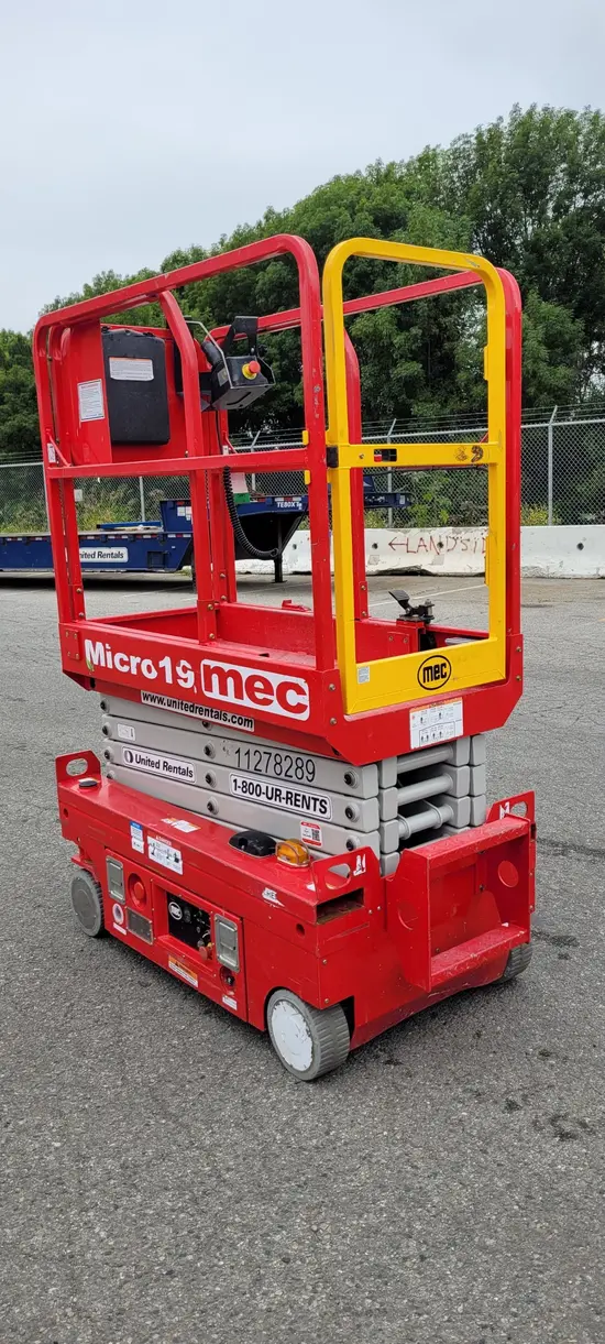 2021 MEC MICRO 19 Scissor Lift