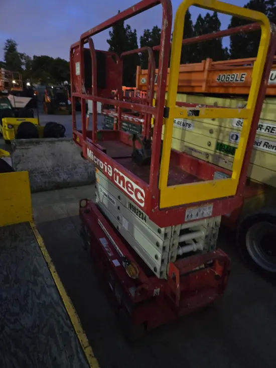 2019 MEC MICRO 19 Scissor Lift