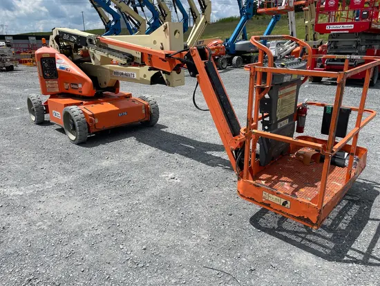 2014 JLG E450AJ Articulating Boom Lift