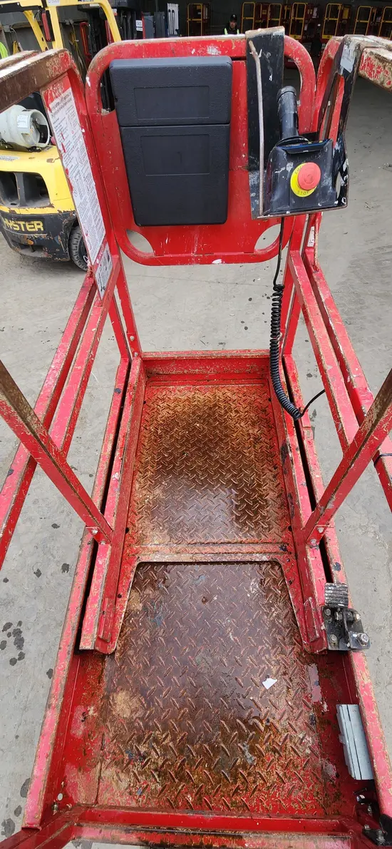 2018 MEC MICRO 19 Scissor Lift