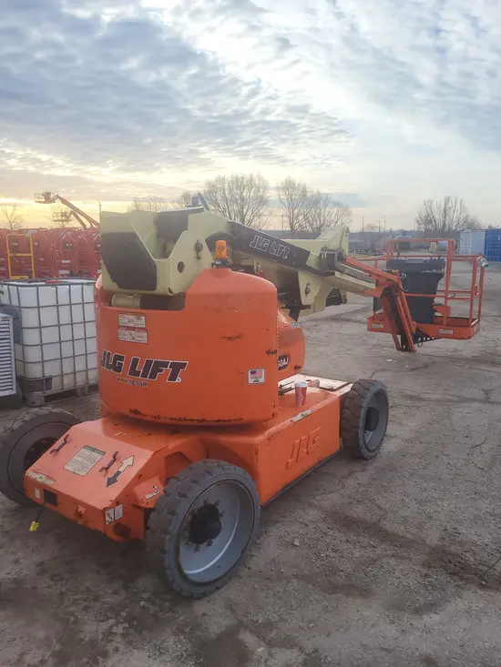 2013 JLG E450AJ Articulating Boom Lift