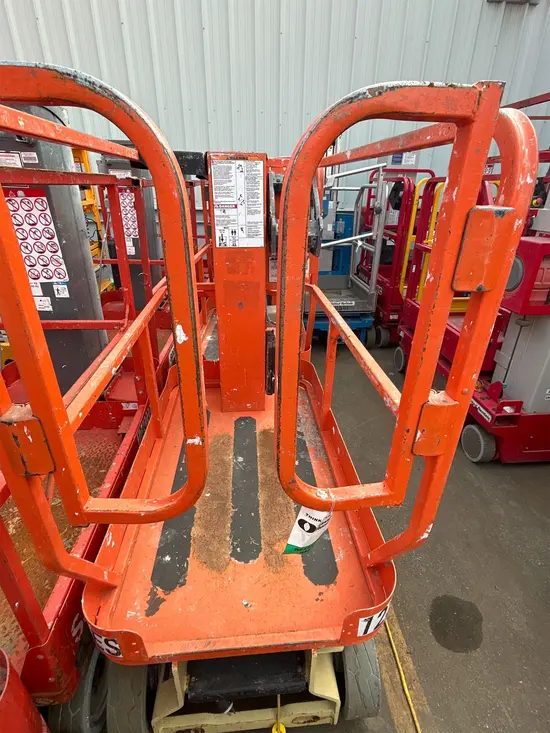 2014 JLG 1230ES Self-Propelled One-Person Lift