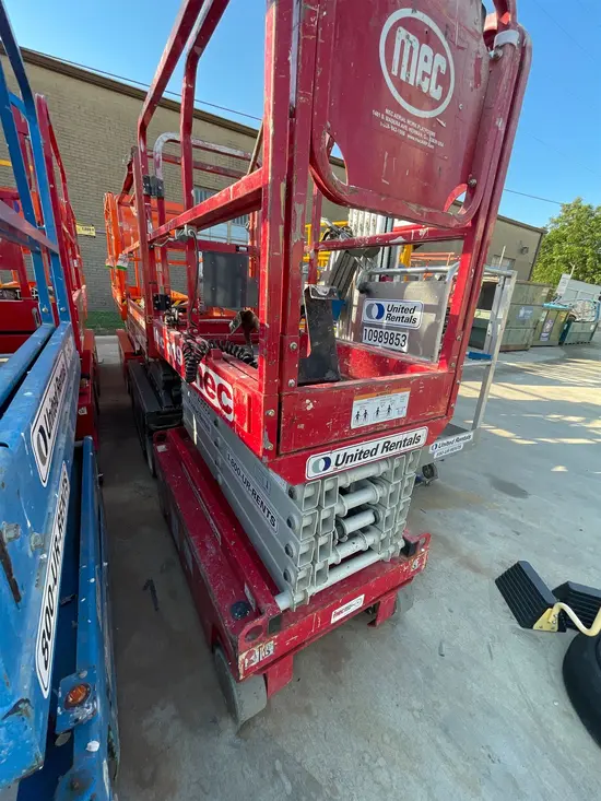 2018 MEC MICRO 19 Scissor Lift