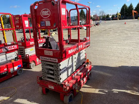 2018 MEC MICRO 19 Scissor Lift