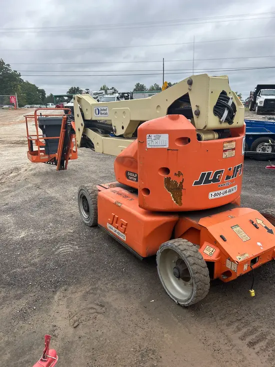 2014 JLG E400AJPN Articulating Boom Lift
