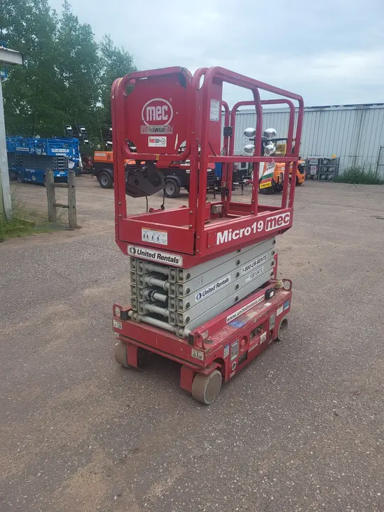 2018 MEC MICRO 19 Scissor Lift