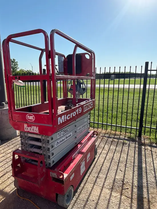 2018 MEC MICRO 19 Scissor Lift