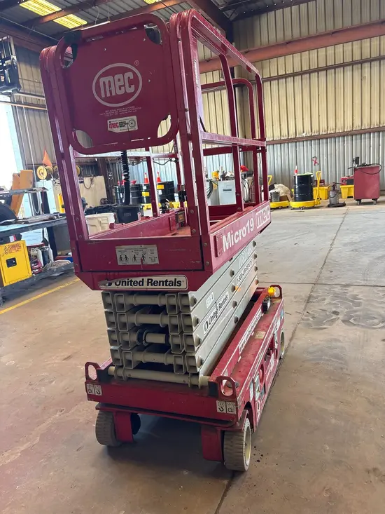 2018 MEC MICRO 19 Scissor Lift