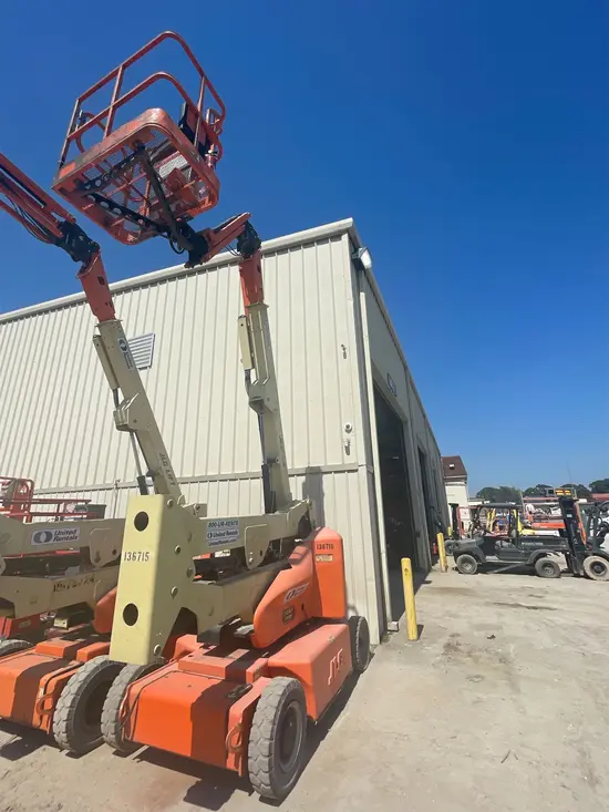 2014 JLG E400AJPN Articulating Boom Lift