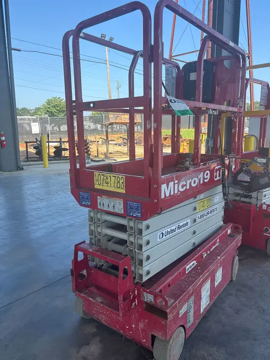 2018 MEC MICRO 19 Scissor Lift