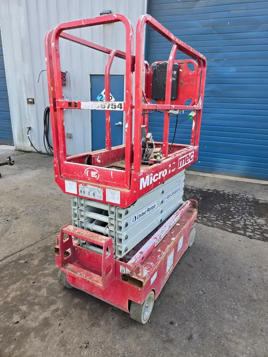 2018 MEC MICRO 19 Scissor Lift