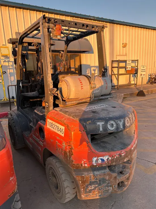 2018 Toyota 8FGU30 Warehouse Forklift