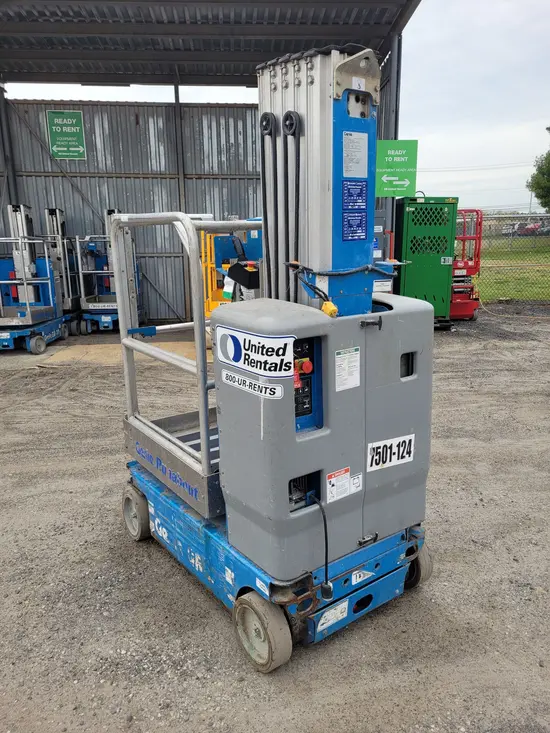 2017 Genie GR-20 Self-Propelled One-Person Lift