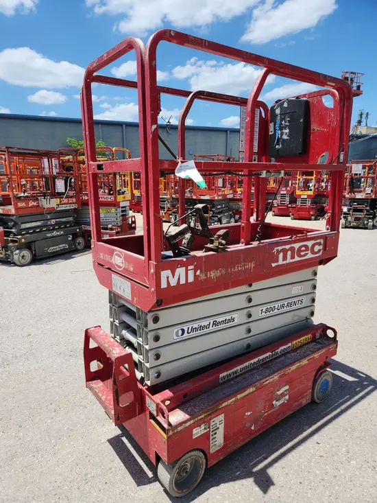 2018 MEC MICRO 19 Scissor Lift