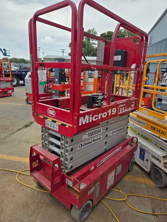 2018 MEC MICRO 19 Scissor Lift