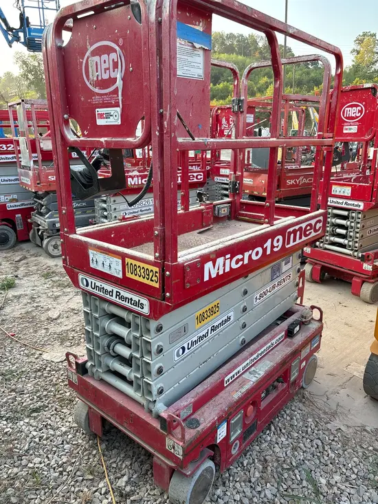 2018 MEC MICRO 19 Scissor Lift
