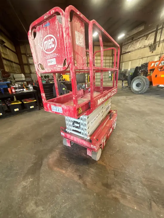 2018 MEC MICRO 19 Scissor Lift