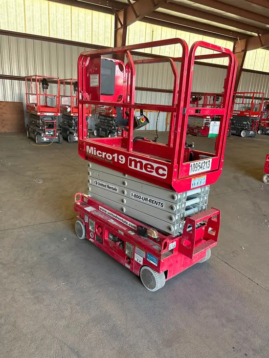 2019 MEC MICRO 19 Scissor Lift