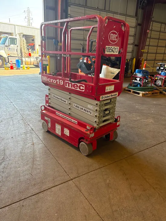 2019 MEC MICRO 19 Scissor Lift