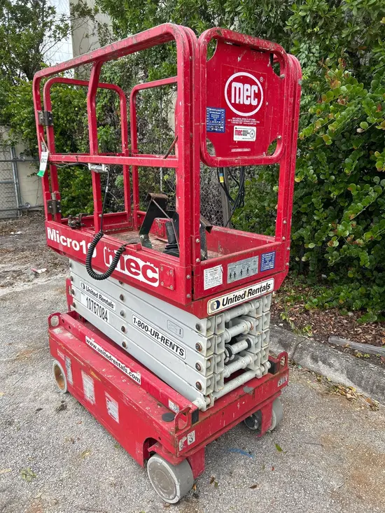 2018 MEC MICRO 19 Scissor Lift