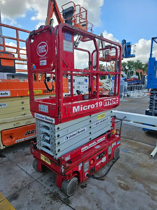 2018 MEC MICRO 19 Scissor Lift