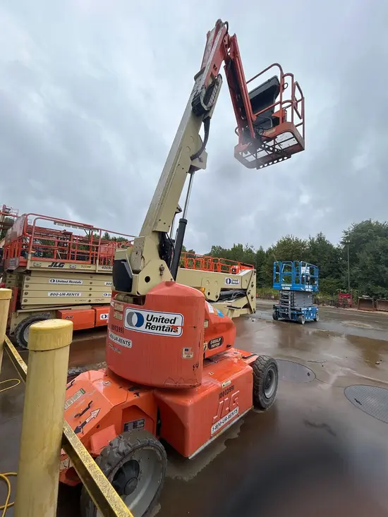 2011 JLG E400AJPN Articulating Boom Lift