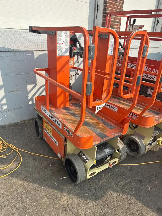2014 JLG 1230ES Self-Propelled One-Person Lift