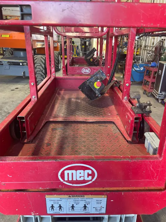 2018 MEC MICRO 19 Scissor Lift