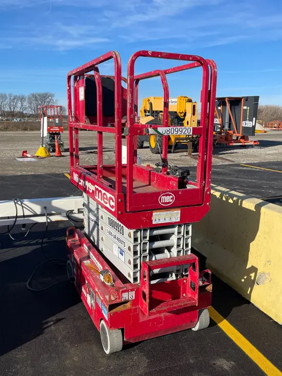 2018 MEC MICRO 19 Scissor Lift