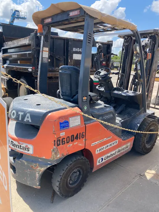 2017 Toyota 8FDU25 Warehouse Forklift