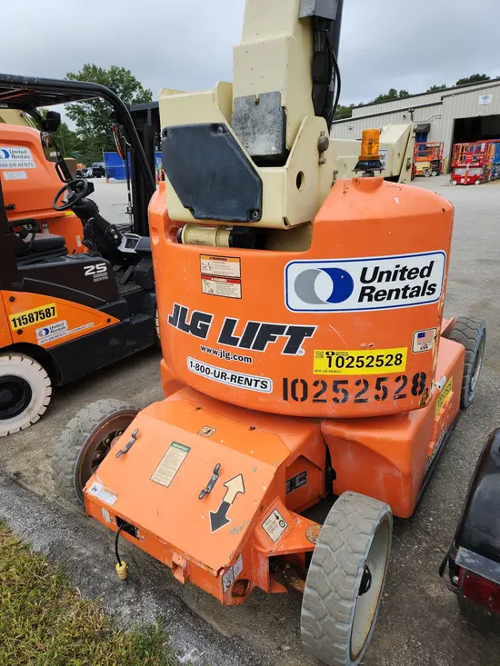 2014 JLG E400AJPN Articulating Boom Lift