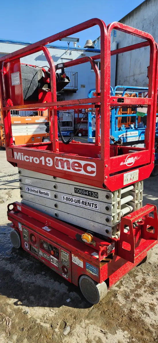 2017 MEC MICRO 19 Scissor Lift
