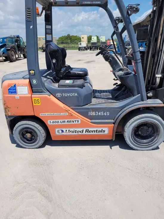 2017 Toyota 8FDU25 Warehouse Forklift