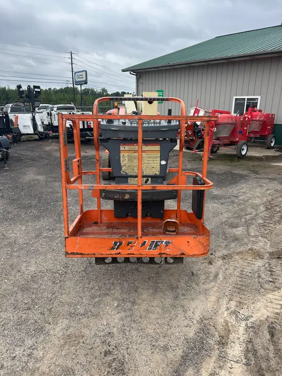 2014 JLG E400AJPN Articulating Boom Lift