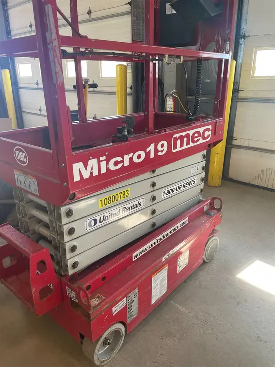 2018 MEC MICRO 19 Scissor Lift
