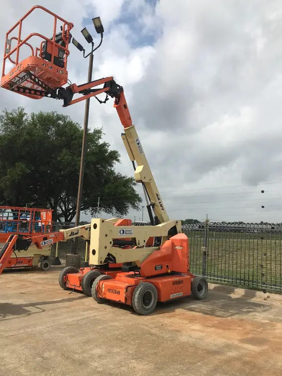 2013 JLG E400AJPN Articulating Boom Lift