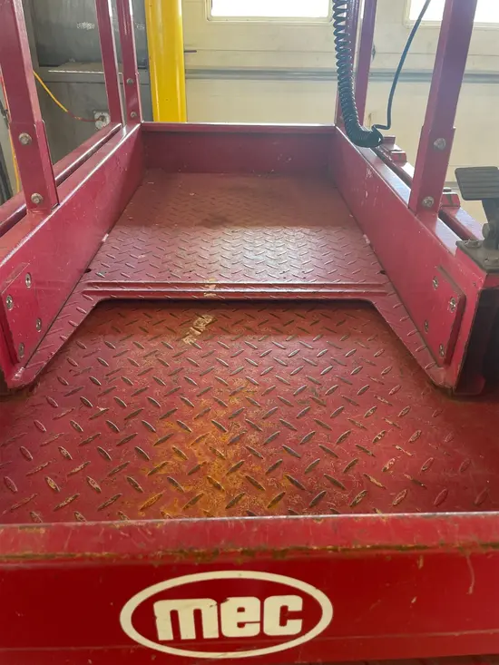 2018 MEC MICRO 19 Scissor Lift