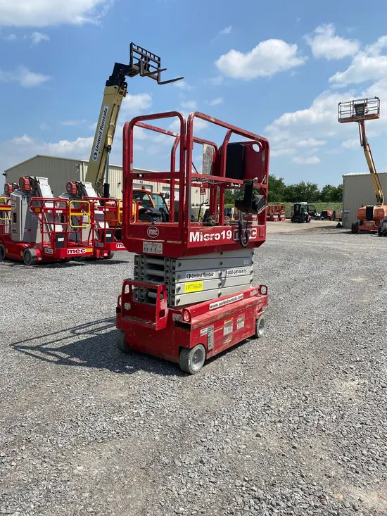2018 MEC MICRO 19 Scissor Lift