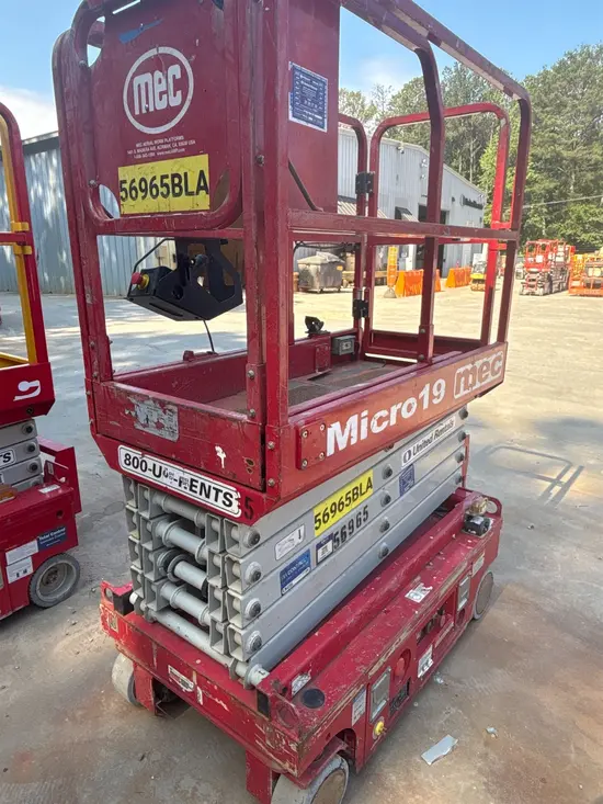 2018 MEC MICRO 19 Scissor Lift