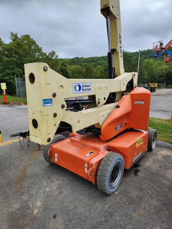 2014 JLG E400AJPN Articulating Boom Lift