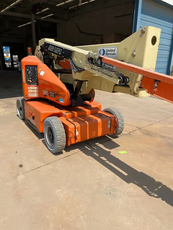 2013 JLG E400AJPN Articulating Boom Lift