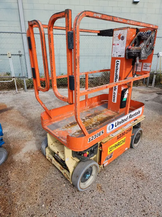 2019 JLG 1230ES Self-Propelled One-Person Lift