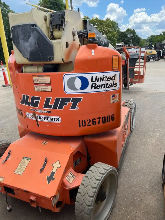 2014 JLG E400AJPN Articulating Boom Lift