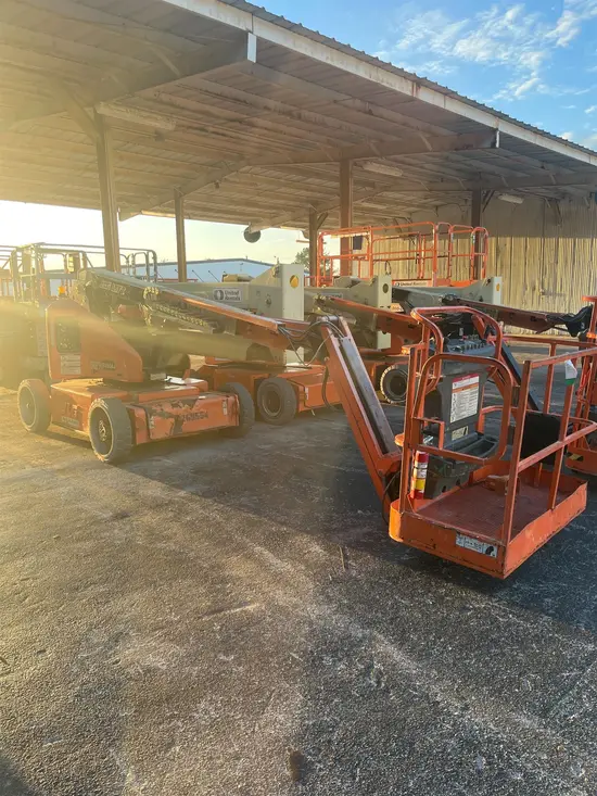 2014 JLG E450AJ Articulating Boom Lift