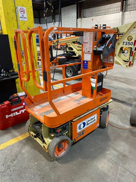 2016 JLG 1230ES Self-Propelled One-Person Lift