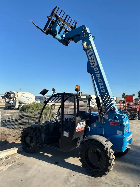 2017 Genie GTH-5519 Forklift