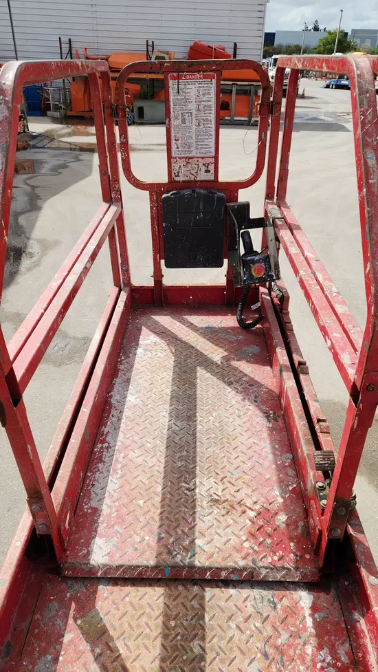 2017 MEC 2632SE Scissor Lift